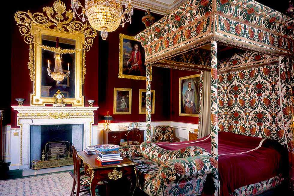 One of the beautiful bedroom suites at Althorp Photo of one of the beautiful bedroom suites at Althorp