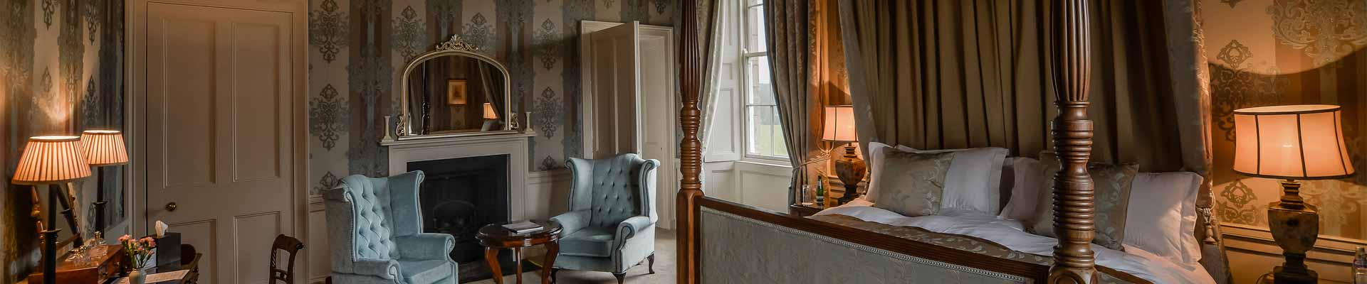 Lachlan Castle has such beautful bedrooms Photo of one of the beautiful bedrooms at Lachlan Castle