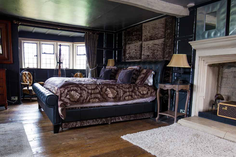 Count House Manor's bedroom suite Count House Manor's bedroom suite