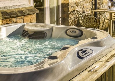 Photo of the Courtyard Hot Tub Suite at Dormy House