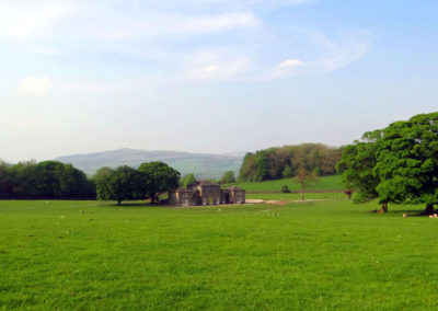 Photo of the grounds at Thowra House
