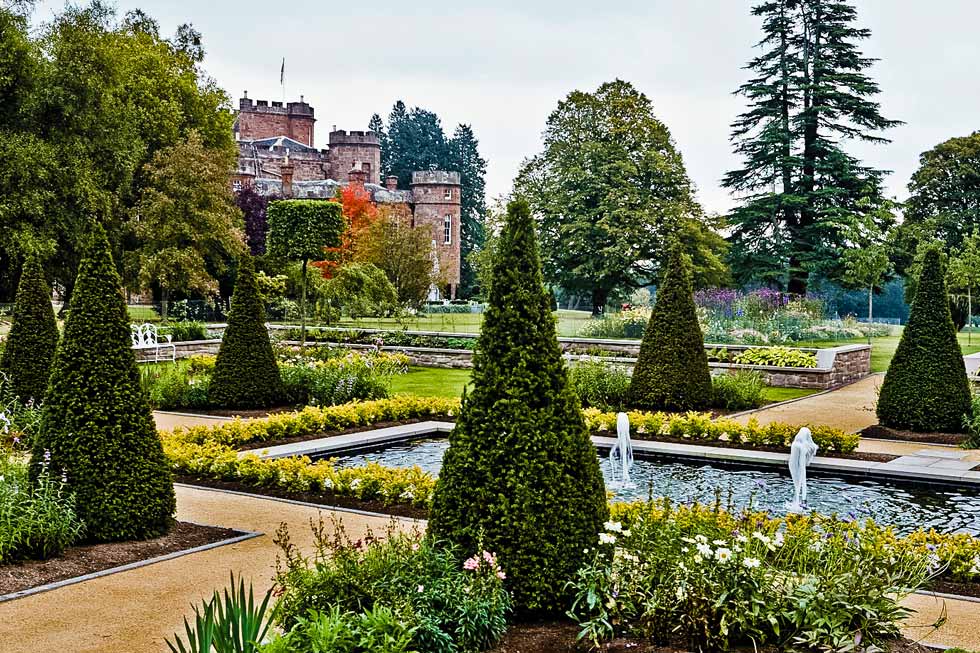 Alban Castle's stunning garden Alban Castle's stunning garden