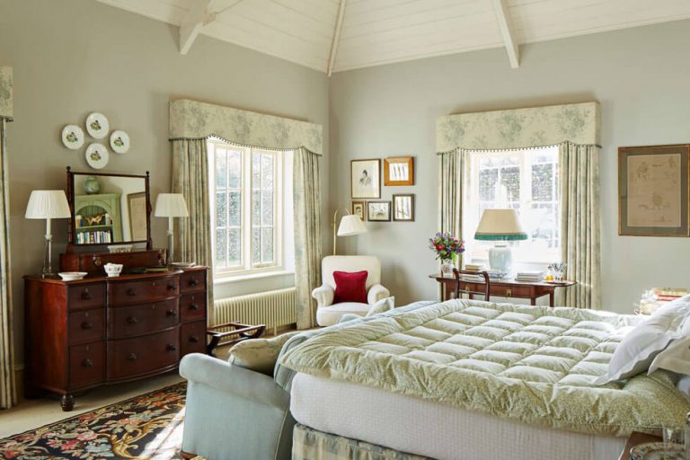 Photo of one of the bedrooms at the lodge at the Hound Lodge