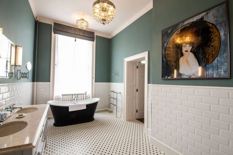  Photo of the bathroom of a Classic Twin bedroom