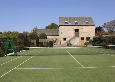 Photo of the tennis court at Temple Guiting Barn