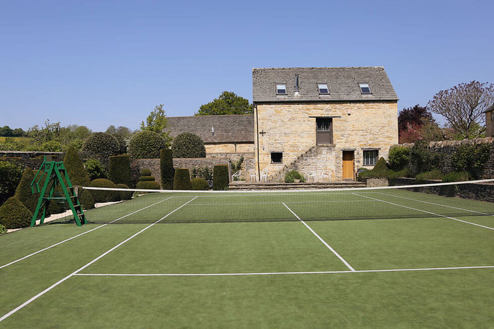 Arisan Barn's tennis court Photo of Arisan Barn's tennis court