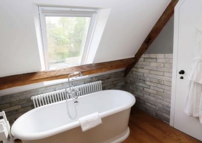 Photo of one of the bathrooms at Temple Guiting Estate