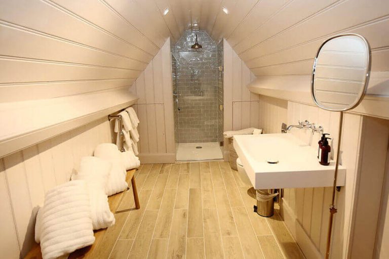 Photo of bathroom for bedroom four and five