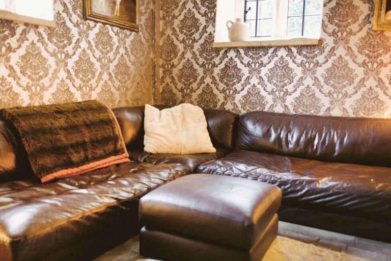Photo of the sitting room at Temple Guiting Manor