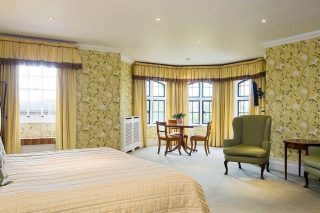 Photo of a large garden bedroom at The Elvetham