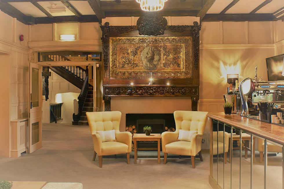 Enjoy a drink after a business day of meetings at The Manor Elstree's bar Photo of The Manor Elstree bar